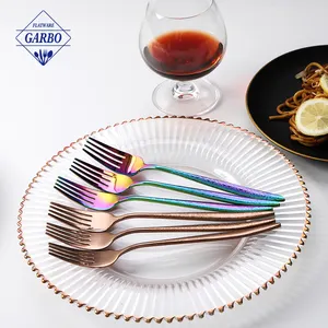 Utensílio de mesa de jantar personalizado, garfo de metal aço inoxidável de titânio, garfos e facas de garfo para uso em casa e hotel