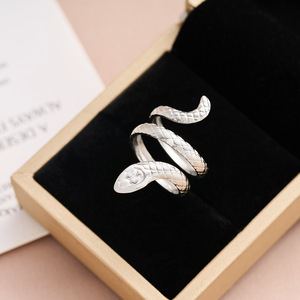 Anello a <span class=keywords><strong>Serpente</strong></span> in Acciaio Inossidabile per Donne, Fascia Regolabile a Forma di <span class=keywords><strong>Serpente</strong></span>, Gioiello Unico e Distintivo, Idea Regalo - Product Image 1