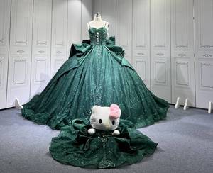 Emerald Green Dress Pictures: Elegant Evening Gowns for Women