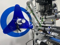 Machine d'étiquetage horizontale automatique à grande vitesse pour petites bouteilles rondes, étiquettes en plastique et en papier