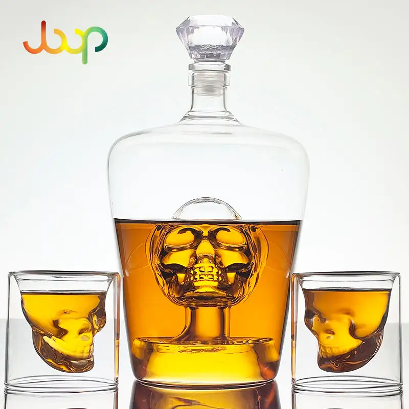 Whiskey and Wine Decanter 100% Hand Blown Lead-Free High Borosilicate Glass, skull Decanter with 2 glasses skull cup