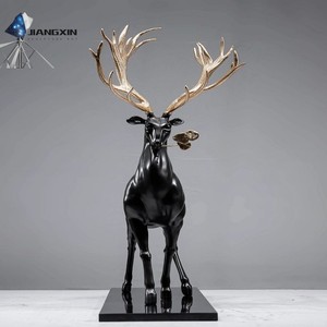 تمثال الأيل ذو القرنين الذهبي-تمثال فاخر من الألياف الزجاجية السوداء مع قرون مذهبة وبزخارف للوجه - Product Image 4