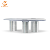 Table à manger de luxe avec plateau en verre et pieds en métal personnalisables, table de salle à manger haut de gamme adaptée aux meubles de villa