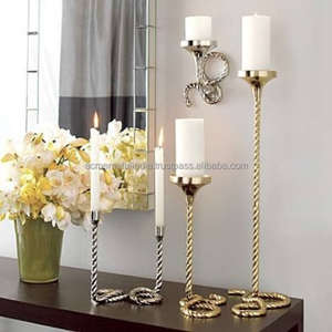 Chandelier à 6 branches en fer avec finition plaquée or, parfait pour une décoration intérieure élégante - Product Image 2