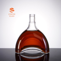 Bouteille en verre à fond incurvé de 700 ml pour brandy blanc, coffret cadeau luxueux XO cognac avec un décanteur pour l'aération du vin