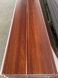 Panel de techo de pared de PVC de alta calidad, impermeable, ignífugo, color <span class=keywords><strong>madera</strong></span>, diseño a rayas para apartamentos interiores, fácil China - Product Image 2