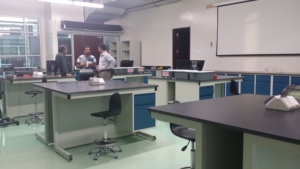 โต๊ะแล็บเหล็กพร้อมซิงค์เฟอร์นิเจอร์ห้องปฏิบัติการโรงเรียนแบบแยกส่วนสำหรับชีววิทยาทางเคมีของวิทยาลัย - Product Image 3