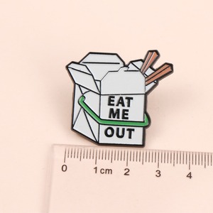 Pin Esmaltado de Humor Adulto con Diseño de Caja de Comida para Llevar, Broche de Humor Adulto - Product Image 5