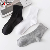 Vente en gros de chaussettes de sport jetables de haute qualité de couleur unie chaussettes unisexes confortables
