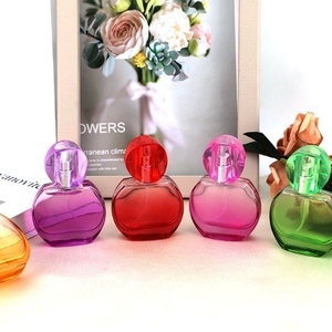 Nouveau design de bouteille de parfum de luxe bouteille de parfum en verre avec logo personnalisé et décoration à pompon en couleur - Product Image 2