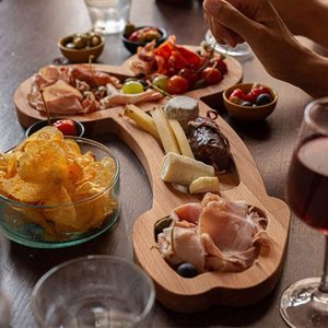 Planche à charcuterie drôle couverts cuisine vin viande Unique femmes cadeaux enterrement de vie de jeune fille en bois fromage apéritif plateau plateau - Product Image 4