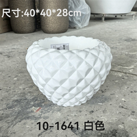 Pot de fleurs matelassé blanc brillant effet diamant avec bord festonné pour une décoration moderne