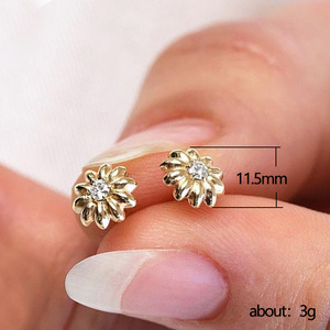 Orecchini a perno a forma di girasole da donna con cristalli, accessori floreali alla moda per tutti i giorni e feste - Product Image 5
