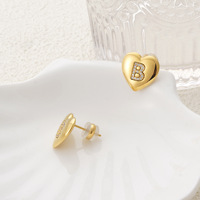 Anting-anting Zirkon Inisial Hati Baja Tahan Karat Huruf A-Z Perhiasan Fashion Wanita Sehari-hari Hadiah