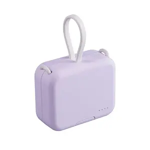 Vente en gros Mini banque d'alimentation portable 4000mah à usage unique mignon violet rouge vert pour Iphone type-c avec câble