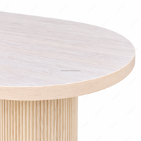 Bureau ovale blanc vintage français avec base à double piétement cannelé, table d'écriture pour bureau à domicile, idéal pour l'étude et l'espace de travail exécutif