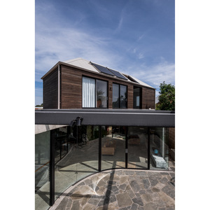 Villa moderna de estructura de acero ligero, residencia privada con paredes de vidrio y paneles solares - Product Image 1