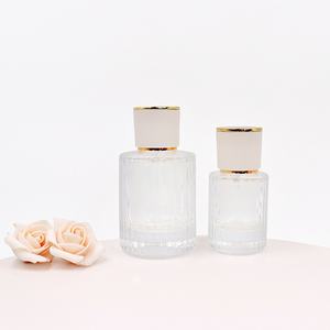 Botella de Perfume de Vidrio con Pulverizador y Difusor, Personalizable con Logotipo, 50ml 100ml, Tapa Blanca Dorada - Product Image 2