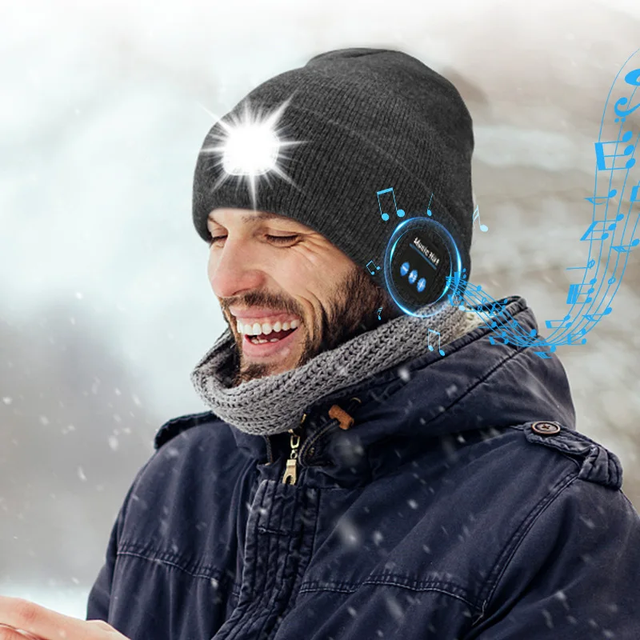 OEM Wholesale Night Running LED for Bluetooth Speaker Knitted Winter Beanie Hat with USB Light Smart Wearable Headset