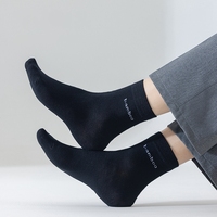 Chaussettes d'affaires pour hommes OEM de qualité supérieure en gros, avec logo personnalisé, respirantes, en bambou biologique, chaussettes d'été déodorantes pures, chaussettes mi-mollet