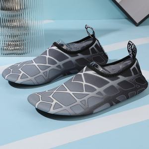 Su içinde yalınayak yüzme için uygun, çabuk kuruyan yumuşak tabanı ile plaj yürüyüş ayakkabıları. Özelleştirilebilir toptan mevcut - Product Image 6