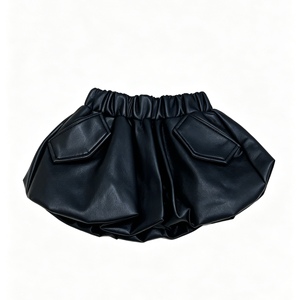 Shorts en similicuir PU pour filles, taille élastique, avec poches, style ballon, collection automne, vente en gros, vêtements pour enfants, OEM - Product Image 1