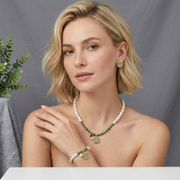Juego de Joyería de Lujo de 3 Piezas con Collar, Aretes y Pulsera de Acero Inoxidable Chapado en Oro de 18K con Diseño de Oso y Perlas Hechas a Mano para Fiesta