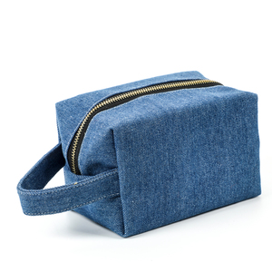 Sac cosmétique en jean personnalisé en gros, réutilisable, lavable, de voyage, style simple, carré, portable, avec fermeture éclair - Product Image 3