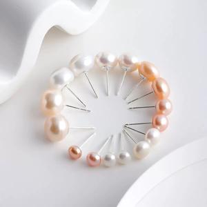 <span class=keywords><strong>Orecchini</strong></span> Semplici in Argento Sterling 925 con Charm, Perle d'Acqua Dolce Autentiche Grado 5A, Opzioni Multicolore, Regalo per Anniversario <span class=keywords><strong>di</strong></span> Matrimonio - Product Image 2