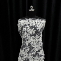 Tissu en dentelle de tulle brodé de sequins floraux blancs GCW-ACU120461-1 pour robe de mariée