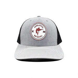 Casquette de camionneur pour adulte, fabriquée au Vietnam, avec patch en caoutchouc personnalisé, 6 panneaux structurés, dos en maille confortable, pour un style décontracté et streetwear. - Product Image 1