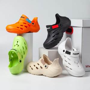 2023 été unisexe adulte classique sabots lumière douce plate-forme Salsa plage jardin chaussures avec semelle intérieure EVA caractéristique de Massage populaire - Product Image 1