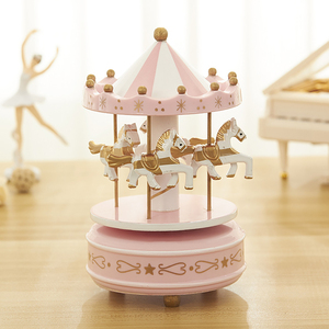 Arredamento per la casa in legno carosello carosello di <span class=keywords><strong>musica</strong></span> <span class=keywords><strong>tema</strong></span> di natale con la potenza della batteria uso manovella per i regali di compleanno - Product Image 3