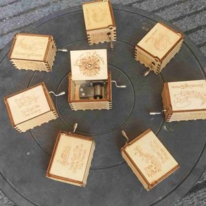 Caja de Música de Madera con Manivela, Diseño Religioso, Regalo Promocional, Stock de Fábrica - Product Image 1