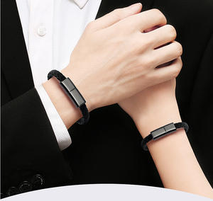 <span class=keywords><strong>Bracelet</strong></span> <span class=keywords><strong>de</strong></span> chargeur <span class=keywords><strong>de</strong></span> <span class=keywords><strong>téléphone</strong></span> portable <span class=keywords><strong>de</strong></span> <span class=keywords><strong>fil</strong></span> <span class=keywords><strong>de</strong></span> câble d'usb <span class=keywords><strong>de</strong></span> <span class=keywords><strong>Bracelet</strong></span> en cuir d'originalité <span class=keywords><strong>de</strong></span> Style chaud pour les hommes et les femmes - Product Image 4
