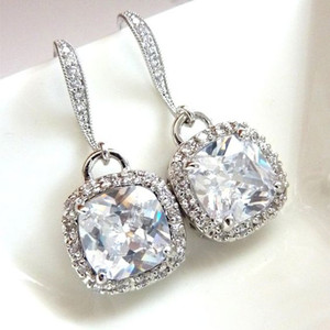 Orecchini pendenti con gancio a forma di pesce con pietra scintillante dal taglio quadrato per le donne, gioielli semplici in stile ufficio - Product Image 1