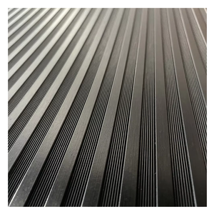 Rouleau de revêtement de sol en vinyle caoutchouc antidérapant de 3 mm à larges rayures fines <span class=keywords><strong>pour</strong></span> fourgon de transport et remorque à <span class=keywords><strong>chevaux</strong></span> - Product Image 1