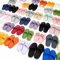 Conteneur mixte de chaussures en stock d'usine pour importateur du Guatemala – Sandales pour adultes, styles variés, neufs, surplus de stock