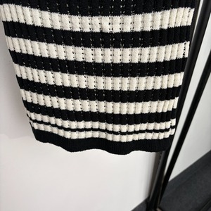 Chaleco de punto de lujo de alta calidad con rayas, aberturas y bordados, ropa de diseñador para mujer - Product Image 4