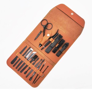 <span class=keywords><strong>Set</strong></span> <span class=keywords><strong>de</strong></span> <span class=keywords><strong>Manicura</strong></span> <span class=keywords><strong>y</strong></span> <span class=keywords><strong>Pedicura</strong></span> <span class=keywords><strong>de</strong></span> 16 Piezas <span class=keywords><strong>de</strong></span> Acero Inoxidable en Estuche <span class=keywords><strong>de</strong></span> Cuero Suave para Cuidado Personal, Regalo <span class=keywords><strong>y</strong></span> Obsequio - Product Image 6