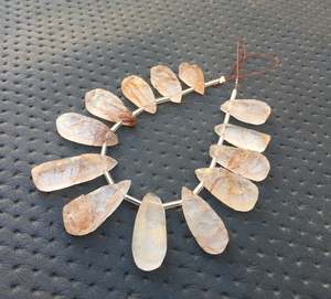 พลอยรูไทล์ทองแดงธรรมชาติ13ชิ้น,เครื่องประดับทำผมแร่ควอตซ์ไม่ผ่านการดูแลรูปร่างลูกแพร์ไม่สม่ำเสมอ - Product Image 3