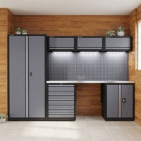 Garage en acier en forme de L personnalisable OEM à 10 modules avec îlot de travail, armoire d'angle, panneau perforé et éclairage LED