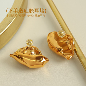 ต่างหูไทเทเนียมเหล็กทรงใบไม้สีทองรูปทรงไม่สม่ำเสมอ ดีไซน์เรียบง่ายสำหรับใส่ทุกวัน - Product Image 3