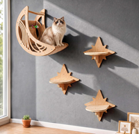 Système d'escalade pour chat moderne et peu encombrant, avec perchoir flottant en bois et découpes décoratives