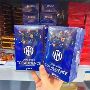 กล่องสะสมการ์ดนักเตะใหม่ 2024-25 ดาก้า อินเตอร์ มิลาน 24/25 ยูเว่-นูซ แอชีวี มิลาน การ์ดดาวเด่นสำหรับผู้ชมระดับท็อป วัสดุกระดาษ สำหรับอายุ 14 ปีขึ้นไป - Product Image 2