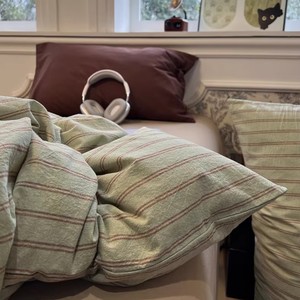 Juego de Ropa de Cama de Algodón Puro de Estilo Nórdico Minimalista en Azul y Verde, Juego de Edredón de Cuatro Piezas con Rayas para Apartamento, Sábana - Product Image 4