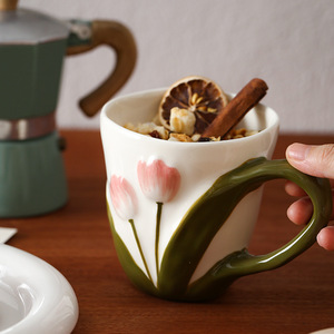 Creative Hand-Painted Tulip Ceramic Mug 500ml Large Capacity Embossed Flower Coffee Cup - Product Image 6