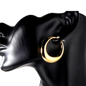 Pendientes de Aro en Forma de U Irregulares y Geométricos, Chapados en Oro, con Diseño Hueco y Personalizado, Joyería de Moda 2024 para Mujer - Product Image 5