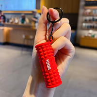 Porte-clés mini tapis de yoga en silicone en gros, coloré, détachable, breloque de sac, cadeau promotionnel fitness, logo personnalisé disponible