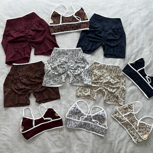 Set Yoga Donna Senza Cuciture <span class=keywords><strong>con</strong></span> Stampa Leopardata 3D, <span class=keywords><strong>Reggiseno</strong></span> <span class=keywords><strong>Sportivo</strong></span> Imbottito e Leggings Modellanti in Nylon Spandex per Palestra e Allenamento - Product Image 1